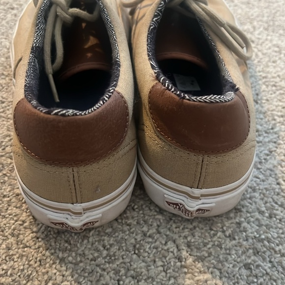 Vans - Picture 3 of 6